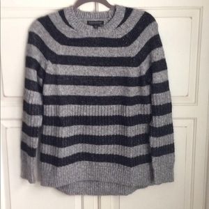 Banana Republic Sweaters - Banana Republic wool blend sweater. EUC Banana Republic Sweaters - Banana Republic wool blend sweater. EUC
